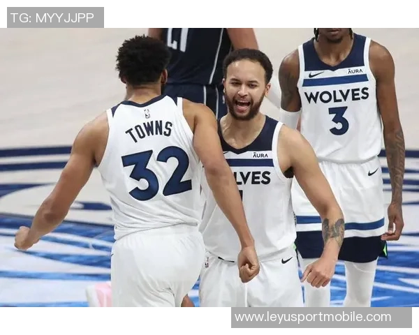 华子称赞麦丹持球决策进步期待里德展现更强能力 华子称赞麦丹持球决策进步期待里德展现更强能力