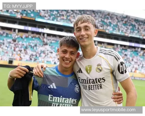 皇马全员集结阿诺德卡瓦哈尔赫伊森塞巴略斯齐聚训练场 皇马全员集结阿诺德卡瓦哈尔赫伊森塞巴略斯齐聚训练场