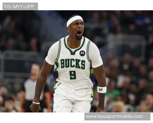 全队三分命中率高达50波蒂斯称默契提升助力进攻表现 全队三分命中率高达50波蒂斯称默契提升助力进攻表现