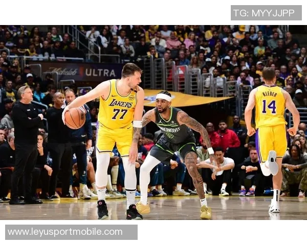 独行侠与诺维茨基共同揭幕家乡第4座翻新球场展现篮球魅力