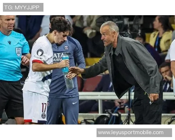 恩里克盛赞维蒂尼亚为世界顶级中场巴黎需树立独特身份认同 恩里克盛赞维蒂尼亚为世界顶级中场巴黎需树立独特身份认同