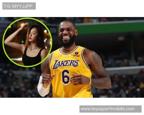 女球迷疑似骚扰湖人球员被保安驱逐老詹淡定剪指甲继续观赛 女球迷疑似骚扰湖人球员被保安驱逐老詹淡定剪指甲继续观赛