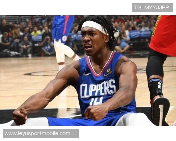 曼恩首节火力全开独得10分半场高效6中5贡献14分3板表现出色